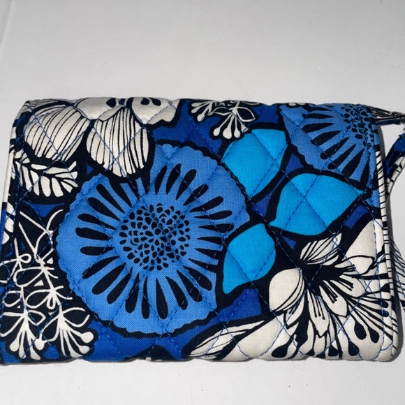 Vera Bradley | Blue Bayou Your Turn Smartphone Wristlet Blue - Picture 2 of 16